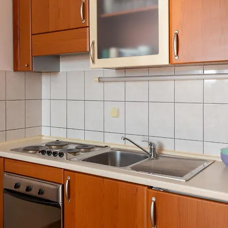 Apartman Tina In Town Centre With Free Parking Makarska