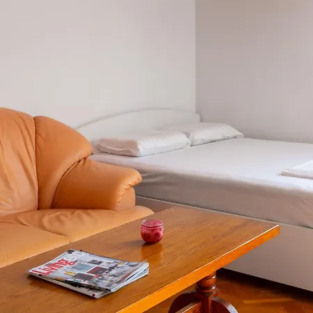 Apartment Tina In Town Centre With Free Parking Makarska