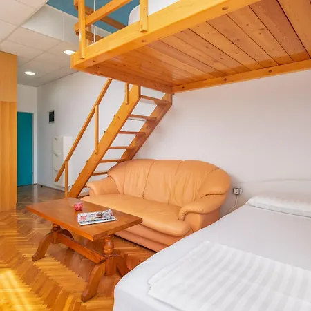 Tina In Town Centre With Free Parking Apartament Makarska