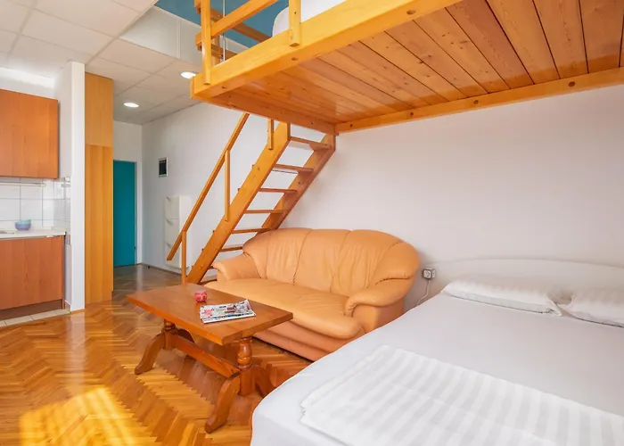 Tina In Town Centre With Free Parking Apartament Makarska