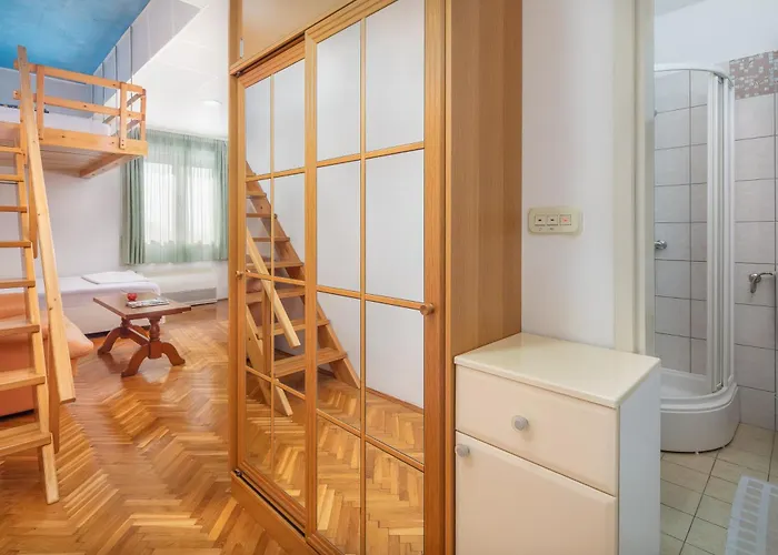 Tina In Town Centre With Free Parking Apartament *