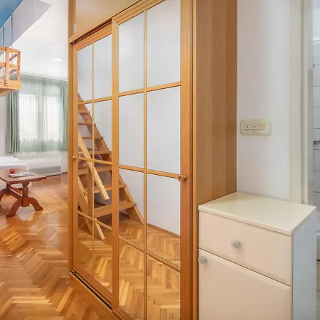 Tina In Town Centre With Free Parking Apartmán *